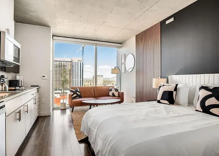 Boulevard Sleek Pool Gym & Zero Parking Fee Apartment